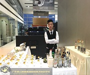 【佛山展翅調(diào)酒咖啡西點(diǎn)培訓(xùn)學(xué)?！?017年3月17日佛山慶豐路暢捷豹路虎4S店邀請(qǐng)韋杰花式調(diào)酒演出節(jié)目嘉賓！